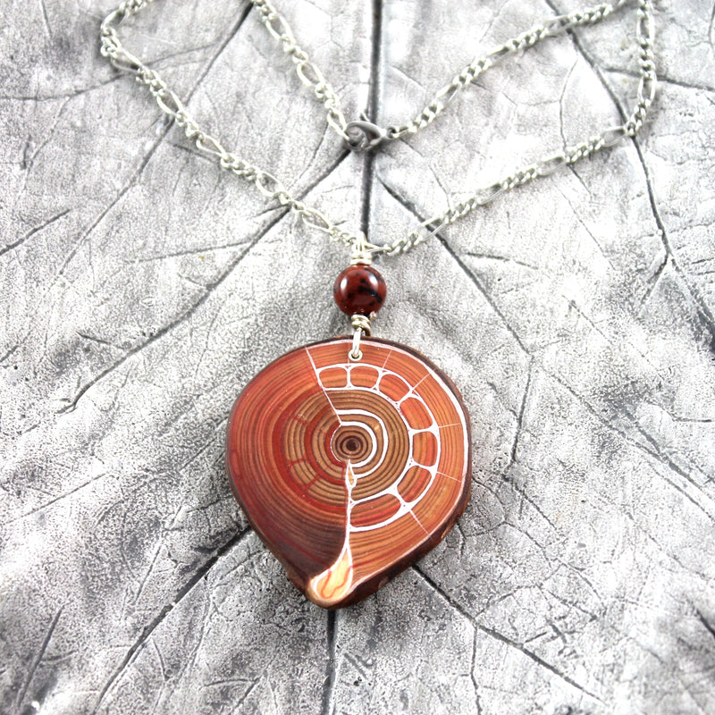 rotes Amulett mit Jaspis
