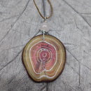 Amulett „Herzchakra“ – Naturlieb® Holzschmuck, handbemalt | Rosenquarz, zwei Varianten