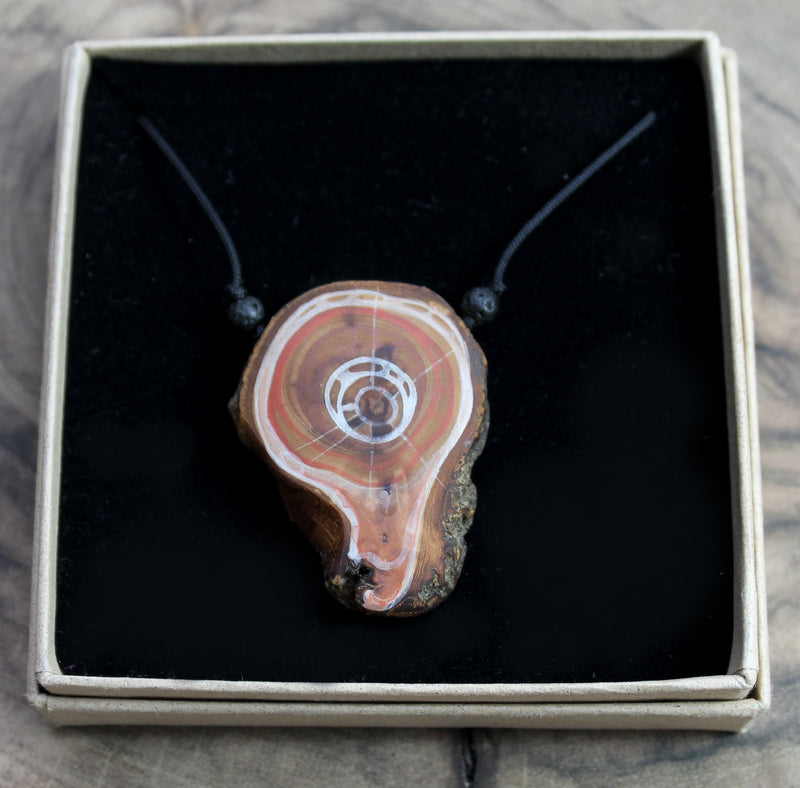 Amulett "Wurzelchakra" Holzschmuck