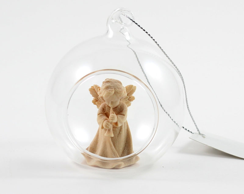 Engelsfigur in einer schönen Christbaumkugel aus Glas