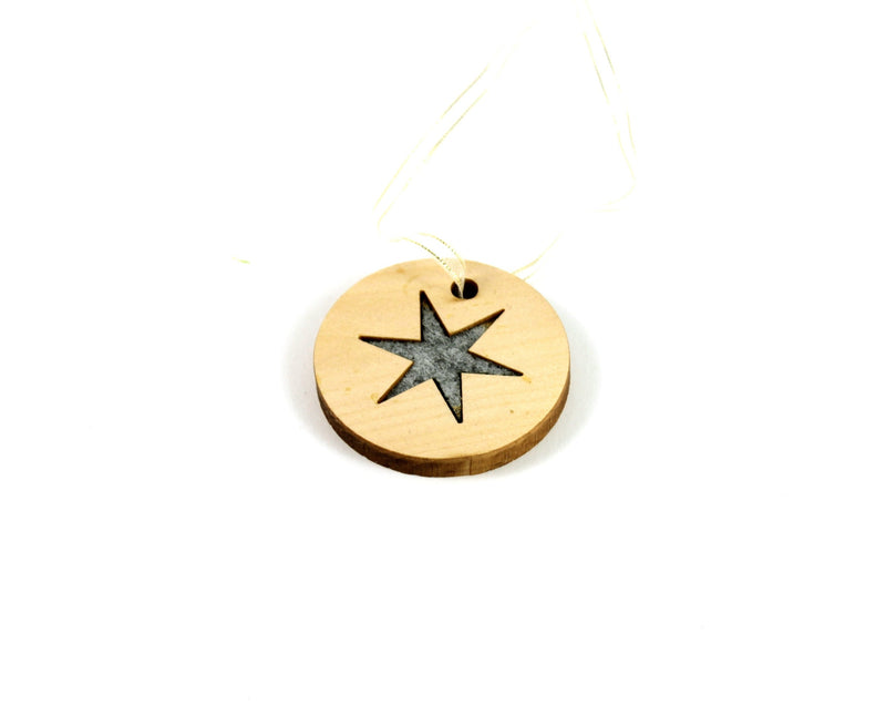 Christbaumschmuck aus Zirbenholz mit Stern