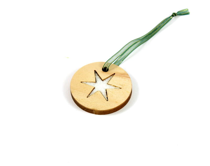 Christbaumschmuck aus Zirbenholz mit Stern