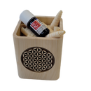 Zirbenquader mit Öl und Zirbenlocken. Blume des Lebens