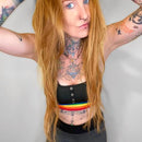 Tragbild von einer schönen tätowierten Frau mit dem Choker Lebensblume mit Magnesit