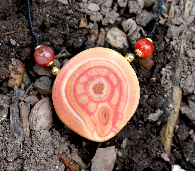 Amulett "Wurzelchakra" Holzschmuck