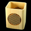 Diese schöne und duftende Dekoration aus Zirbenholz kann als Windlicht oder Raumbedufter verwendet werden. Der Duft der Zirbe reinigt die Luft hilft bei Schlafproblemen. Echte Hnadwerkskunst aus Tirol. Regional, nachhaltig und in hoher Qualität hergestellt. Zirbelkiefer, Arve oder Zirbenholz als Windlicht oder Teelichthalter mit Blume des Lebens.